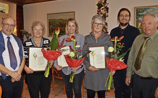 Ehrungen beim Sasbacher Kirchenchors: ...und  Vorsitzender Josef Langenbacher.   | Foto: Roland Vitt