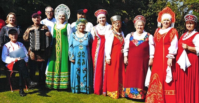 Farbenprchtig: Der russische Chor Ech...Weihnachtskonzert in Steinen zugesagt.  | Foto: privat