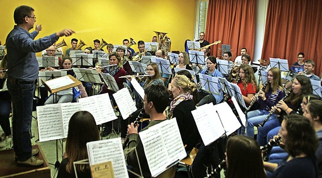 Der Musikverein Eberfingen ldt am mor...ter in die Ehrenbachhalle Weizen ein.   | Foto: suedkurier