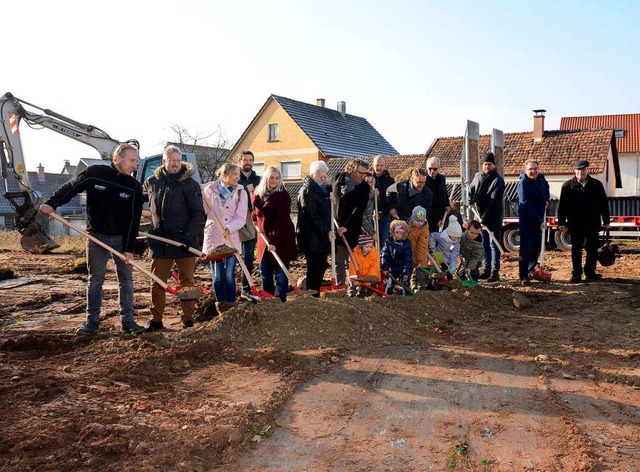 Spatenstich fr den Neubau des katholischen Kindergartens St. Raphael  | Foto: Karl Kovacs