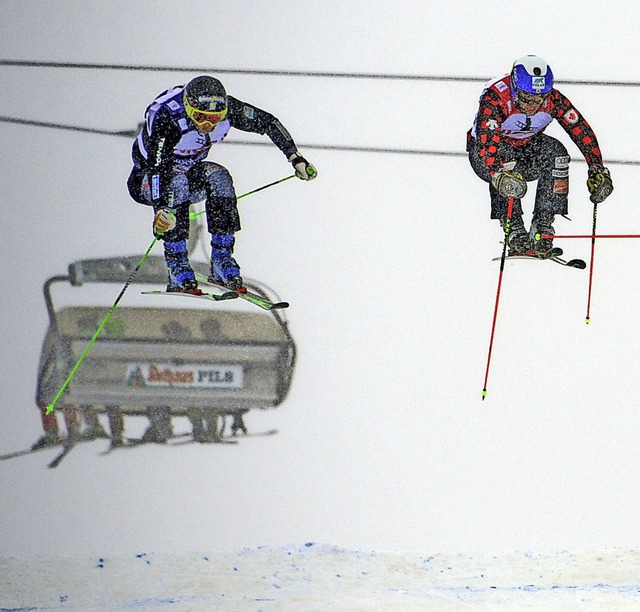 Hoch hinaus: Die Skicross-Weltelite he...itfliegen will dann auch Tobias Baur.   | Foto: Patrick Seeger