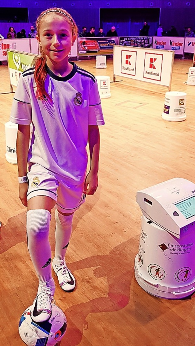 Die zehnjhrige Fuballerin Laura Ernst vom Bahlinger SC  | Foto: Privat