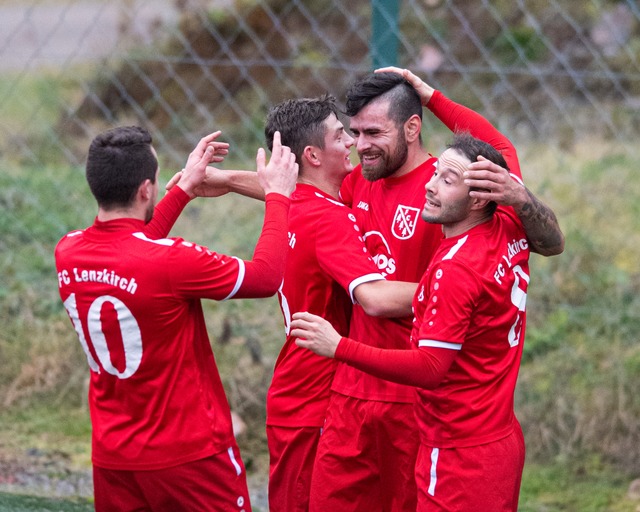 Verschworene Gemeinschaft. Die Fuball...uf den Titelgewinn in der Kreisliga A.  | Foto: Wolfgang Scheu