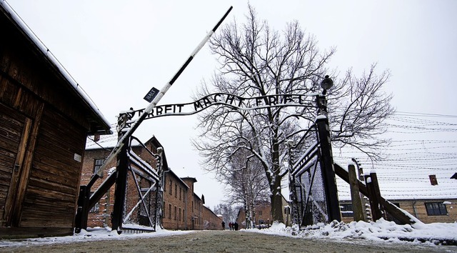 Das Tor zum ehemaligen Vernichtungslag...n den Nazis besetzten Sdwesten Polens  | Foto: Rolf Vennenbernd