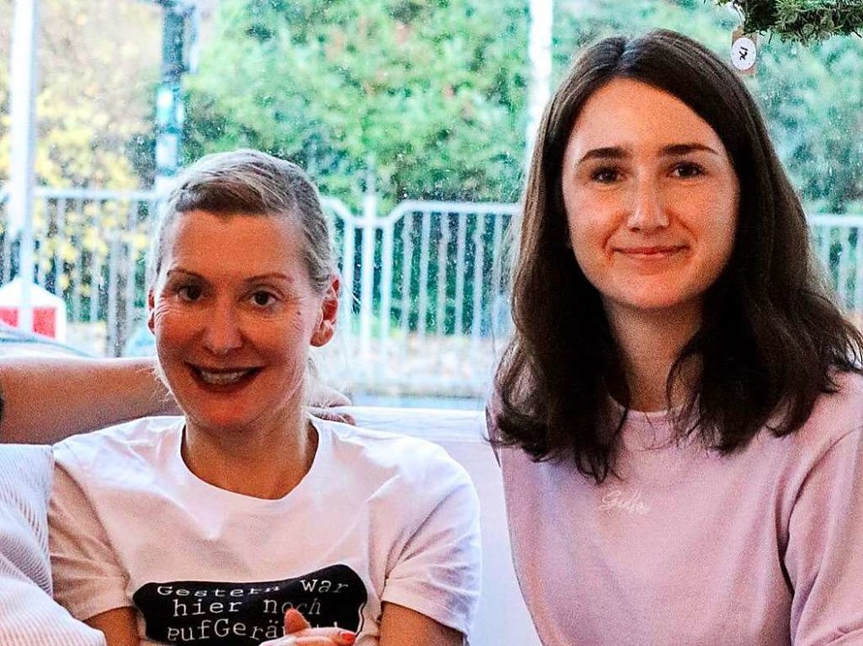 Stephanie Reisner und Anna Wolf von der Weihnachtswerkstatt  | Foto: Privat