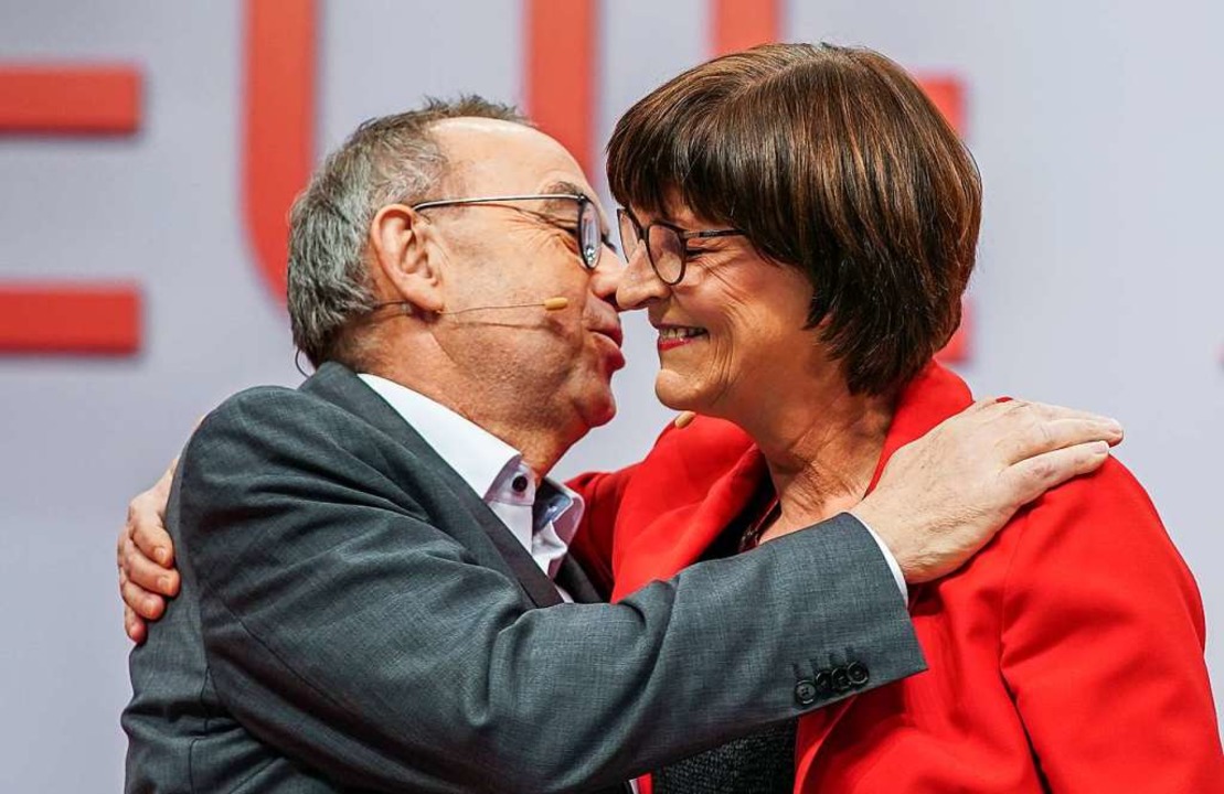 Die neuen SPD-Vorsitzenden: Norbert Walter-Borjans und Saskia Esken  | Foto: Kay Nietfeld (dpa)