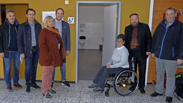 Die neue Toilette fr Menschen mit ein...der ffentlichkeit vorgestellt worden.  | Foto: Aribert Rssel