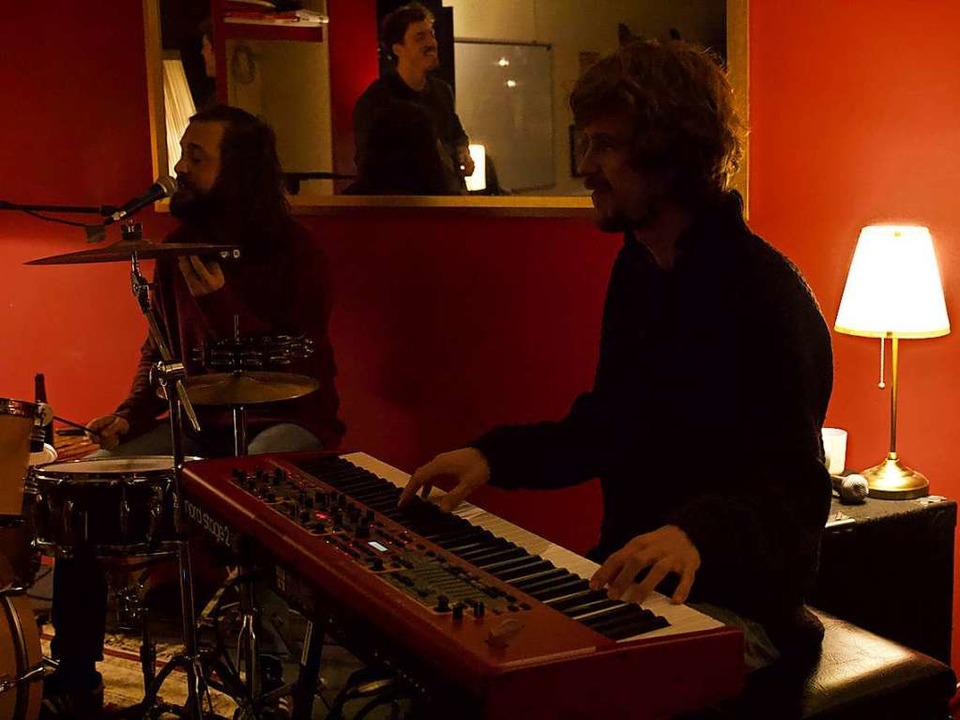 Am Keyboard Johannes Wolf und am Schlagzeug Daniel Bath  | Foto: Vincent Zeile