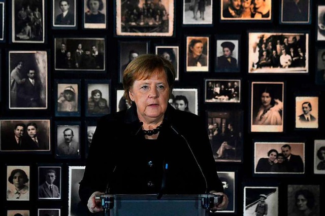 Kanzlerin Angela Merkel bei ihrer Rede in der KZ-Gedenksttte in Auschwitz  | Foto: JOHN MACDOUGALL (AFP)