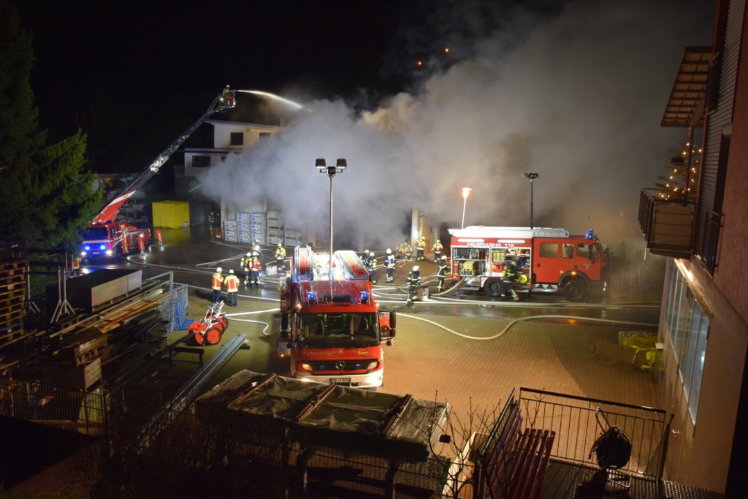 Mehrere Feuerwehren waren im Einsatz  | Foto: kamera24