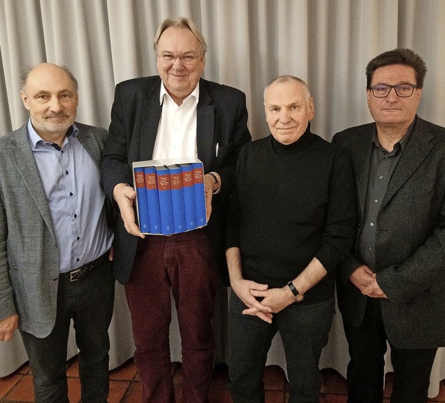 Mit der neuen Hebel-Ausgabe (v.li.):  ...ann,  Franz Littwin, Volker Habermaier  | Foto: Daniel Scholaster