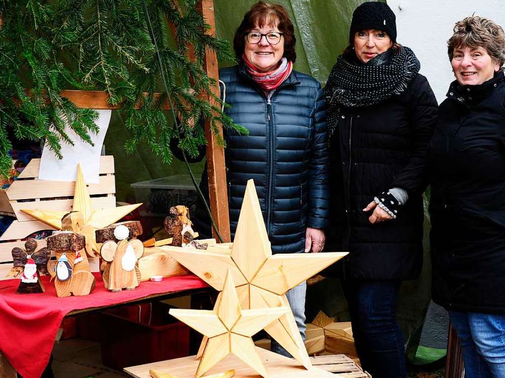 Weihnachtlicher Lichterglanz in mittelalterliche Gassen lockte die Besucher wieder zuhauf in die Staufener Altstadt. Die Angebote der rund 100 Buden von Vereinen und rtlichen Geschften waren entsprechend gut frequentiert.