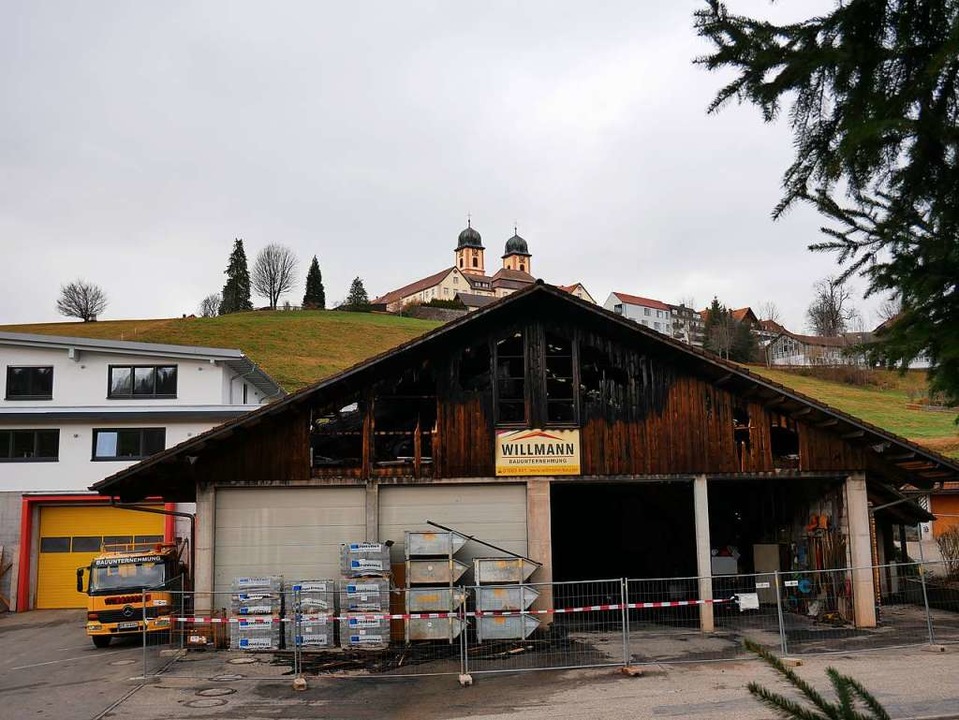 Das angebaute Bro- und Wohnhaus bewahrte die Feuerwehr vor Schaden.  | Foto: Eva Korinth