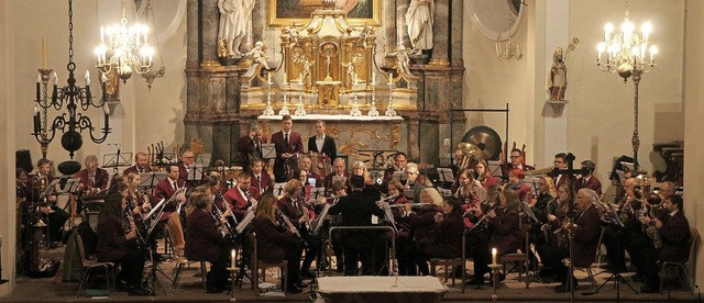 Das Orchester des Musikvereins Oberhau...im Adventskonzert in der Pfarrkirche.   | Foto: Privat