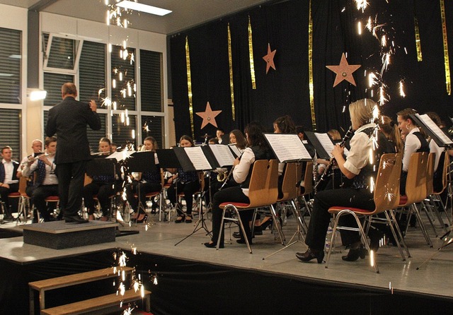 Der Musikverein Niederhof begeisterte ...m abwechslungsreichen Konzertprogramm.  | Foto: Charlotte Frse