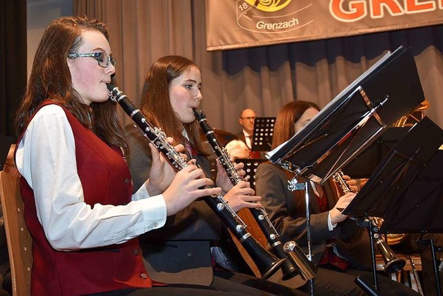 Junge Musikerinnen im Aktivorchester.  | Foto: Heinz und Monika Vollmar