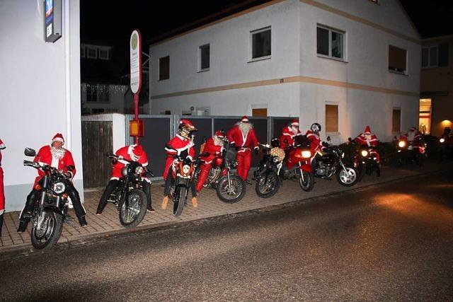 In Hartheim kam der Nikolaus auf dem Motorrad