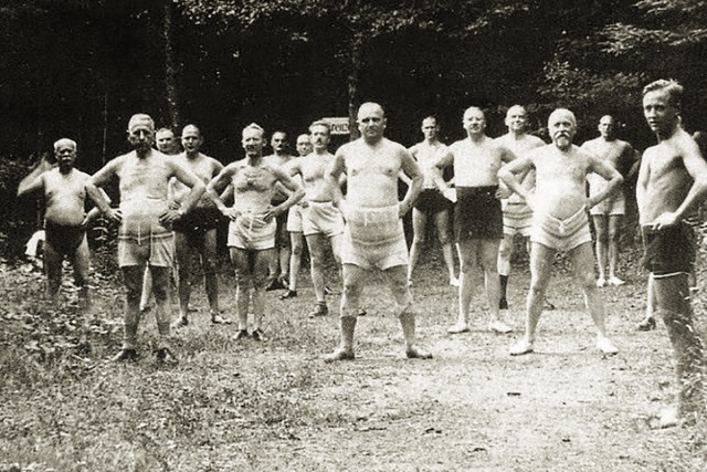 Gymnastik im Herrenluftbad des Glotterbads im Jahr 1928   | Foto: Arbeitskreis Glottertler Ortsgeschichte