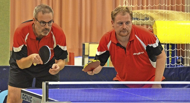 Das Doppel Martin Herr (links) und Ale... der Tischtennis-Bezirksliga mit 7:9.   | Foto: Ruoff
