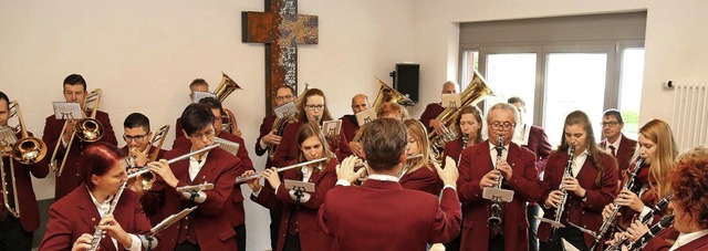 Die Musikkapelle Altdorf unter der Lei...musikalischen Rahmen beim Patrozinium.  | Foto: Herbert Birkle