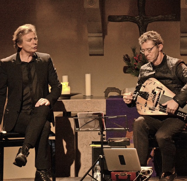 Stimmartist Christian Zehnder  (links)...ibner in der evangelischen Stadtkirche  | Foto: Annette Mahro