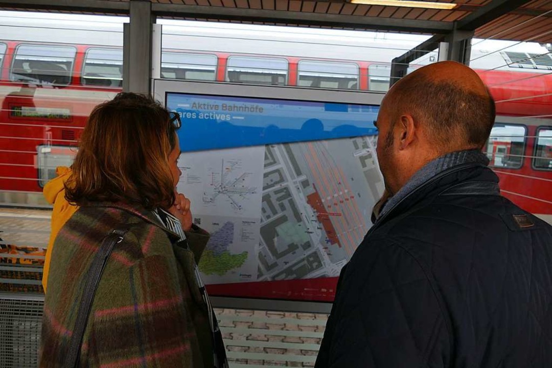 Unter dem Stichwort &#8222;Aktive Bahn...ren Stationen Fahrgästen Orientierung.  | Foto: Michael Baas