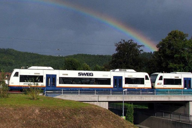 Fr Reisende aus dem Kinzigtal verkrz...t auf Fernzge im Offenburger Bahnhof.  | Foto: Frank-D. Palick