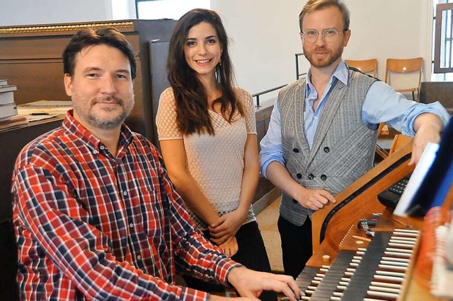 Johannes Menke (links), Cecilia Roumi ...einer Probe in der Kirche St. Fridolin  | Foto: Daniel Gramespacher