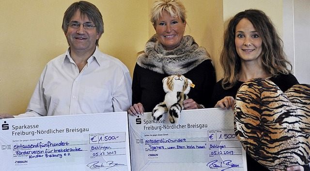 Jeweils 1500 Euro erhielten der Frder...rin Pamela Braun und Felicitas Karsch.  | Foto: Braunform
