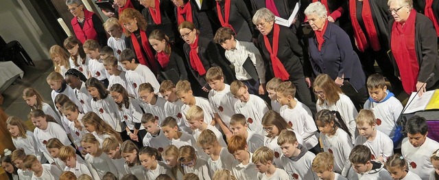 Schler der Rosenburgschule und der Sp...em Konzert auf die Weihnachtszeit ein.  | Foto: Beatrice Ehrlich