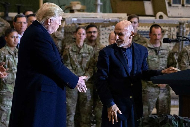 US-Prsident Donald Trump mit dem afghanischen Prsidenten   Ashraf Ghani  | Foto: Alex Brandon (dpa)