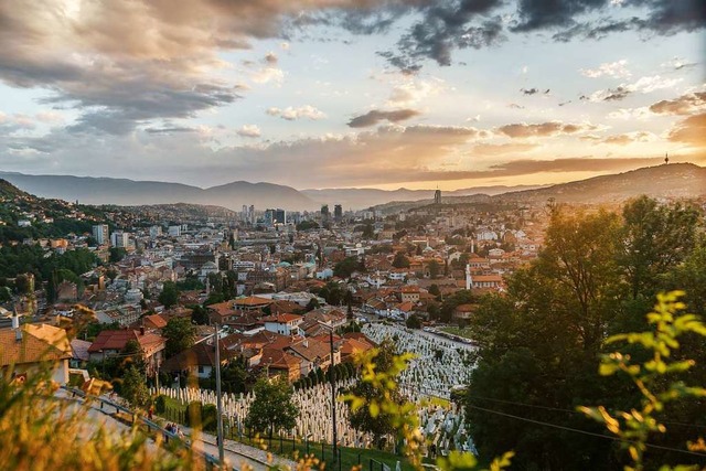 Blick auf Sarajevo, die Hauptstadt von...ationalistischen Partei SNSD regiert.   | Foto: Philipp Laage