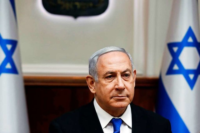 Ministerprsident Benjamin Netanjahu n...r wchentlichen Kabinettssitzung teil.  | Foto: Ronen Zvulun (dpa)