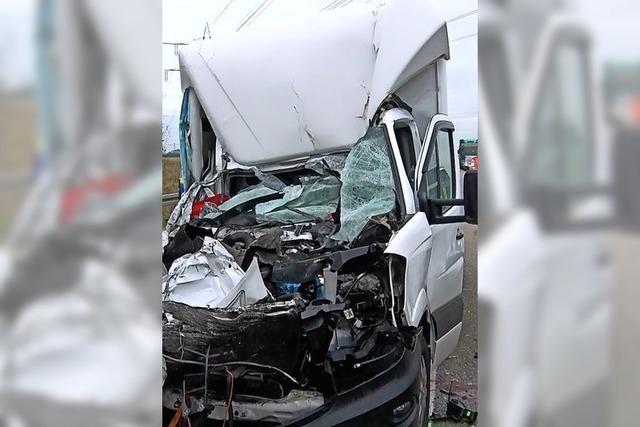 Lkw-Fahrer stirbt bei Unfall auf der A 5