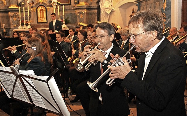 Die beiden Solotrompeter Johannes Sond...in Leupolz begeisterten das Publikum.   | Foto: Mario Schneberg