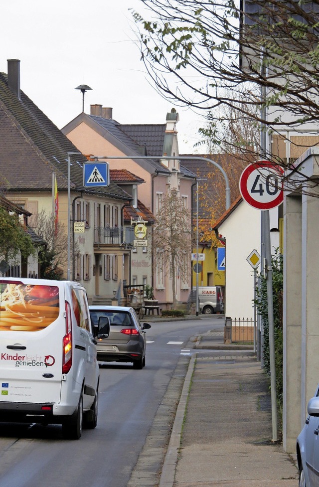 Derzeit ist gilt in der  Bundesstrae ...t eine Reduzierung auf Tempo 30 vor.    | Foto: Agnes Pohrt