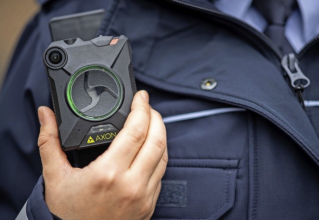 Bodycams sind Kameras, die Beamte vor ...sollen, sie htten Konflikte geschrt.  | Foto: Sebastian Gollnow