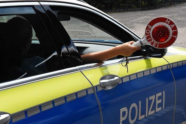 Polizei stoppt litauische Fahrzeuge mit technischen Mängel auf A5 bei Freiburg