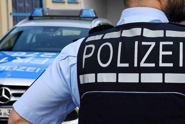 Zeugin meldet der Polizei einen Mann mit länglicher Schusswaffe in Stetten