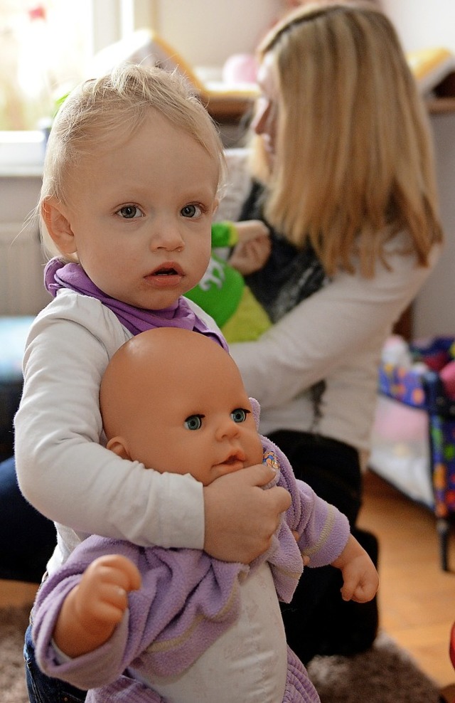 Die Betreuung von Kindern bernimmt im...rein &#8222;Die Tagesfamilie&#8220;.    | Foto: Franziska Kraufmann (dpa)