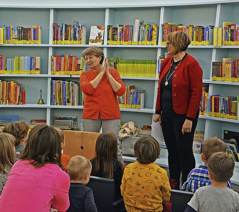Adventsregal in der Bibliothek füllt sich Rheinfelden Badische Zeitung