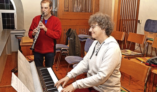 Brigitte Behringer und Mario Brugger p...  ihr Konzert in der Hausener Kirche.   | Foto: Edgar Steinfelder