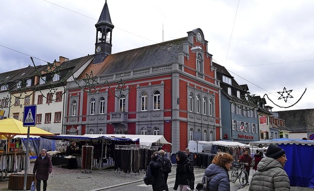 Ein letztes Mal wurde am Donnerstag di...f dem Marktplatz (links) stattfinden.   | Foto: Sylvia Sredniawa