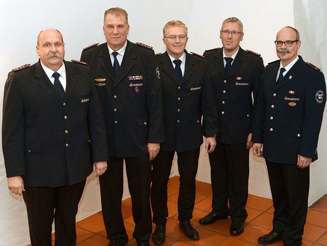 Stadtbrandmeister Reiner Ullmann und s...en Feuerwehr in ihre mter eingefhrt.  | Foto: Ingo Schneider