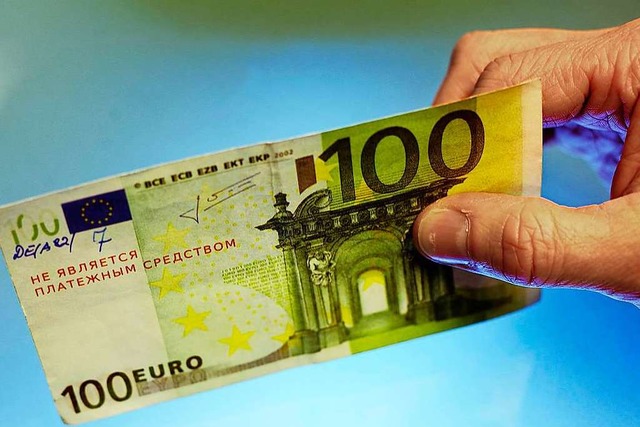 Die geflschten  100-Euro-Scheine ware...ht als Zahlungsmittel einsetzen&quot;.  | Foto: Andreas Arnold
