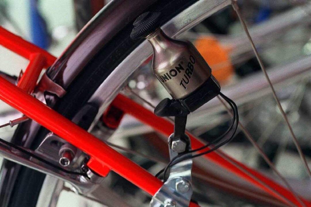 Ein alter Fahrrad-Dynamo  | Foto: dpa Deutsche Presse-Agentur
