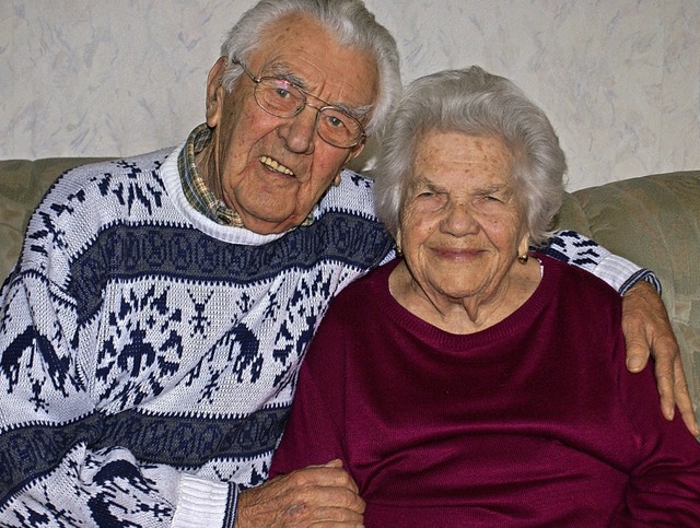 Seit 70 Jahren verheiratet sind Lorenz und Susanna Traum.  | Foto: Werner Probst