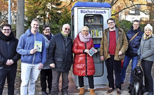 Seit Montag kann in der  neuen Bchertauschzelle geschmkert werden.  | Foto: Heinz und Monika Vollmar