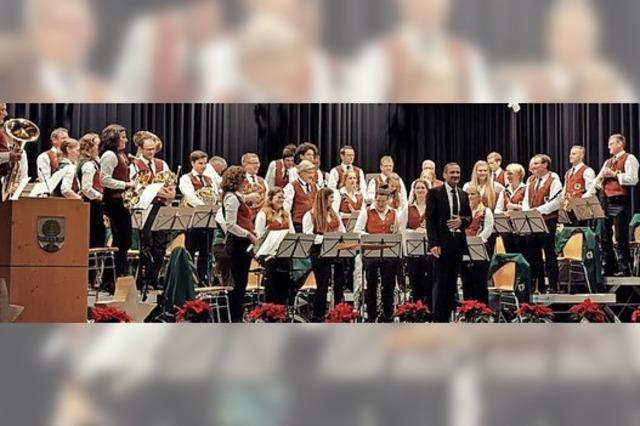 Orchester und Solisten ziehen Publikum in ihren Bann