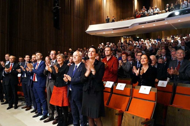 Mit einer opulenten Feier wurde Karl-E...ten Badenweiler Kursaal verabschiedet.  | Foto: Silke Hartenstein